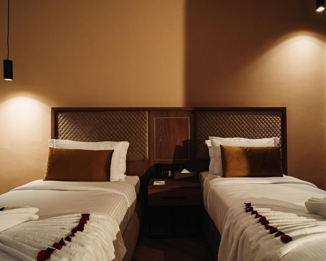 City Hotel By Waves Κενίτρα Εξωτερικό φωτογραφία