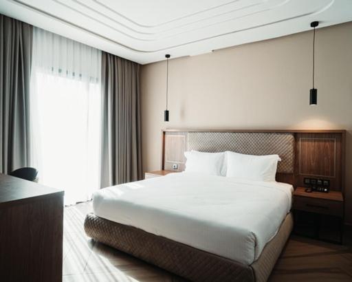 City Hotel By Waves Κενίτρα Εξωτερικό φωτογραφία